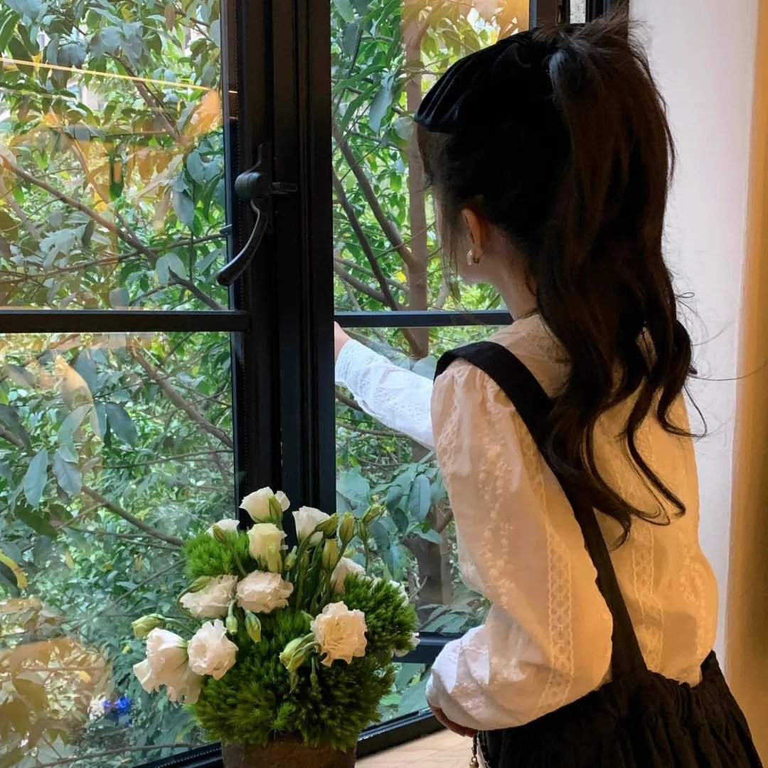 女警出更 海报