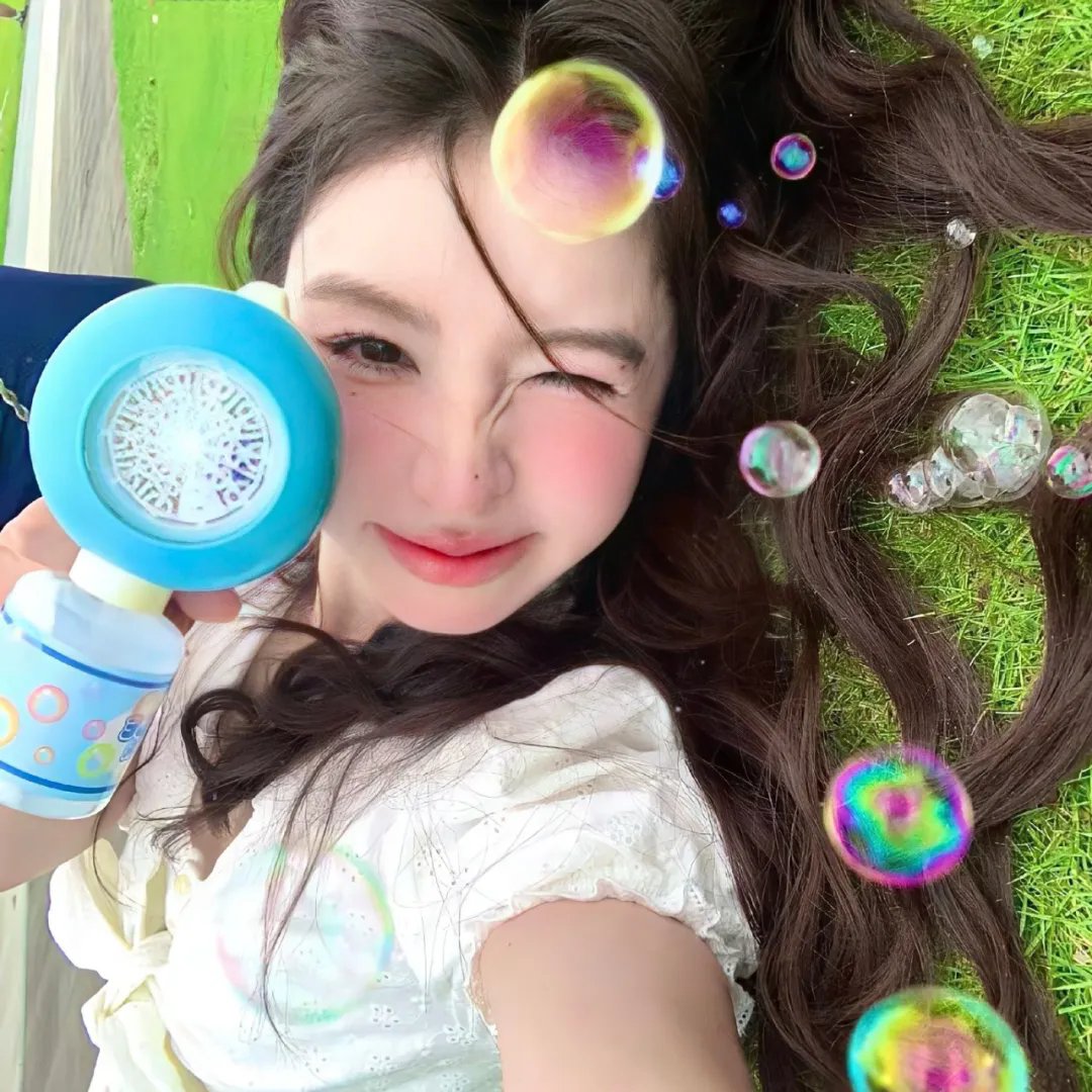 蓝色大丽花 海报